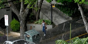 Frente fria traz chuvas e queda de temperaturas no fim de semana