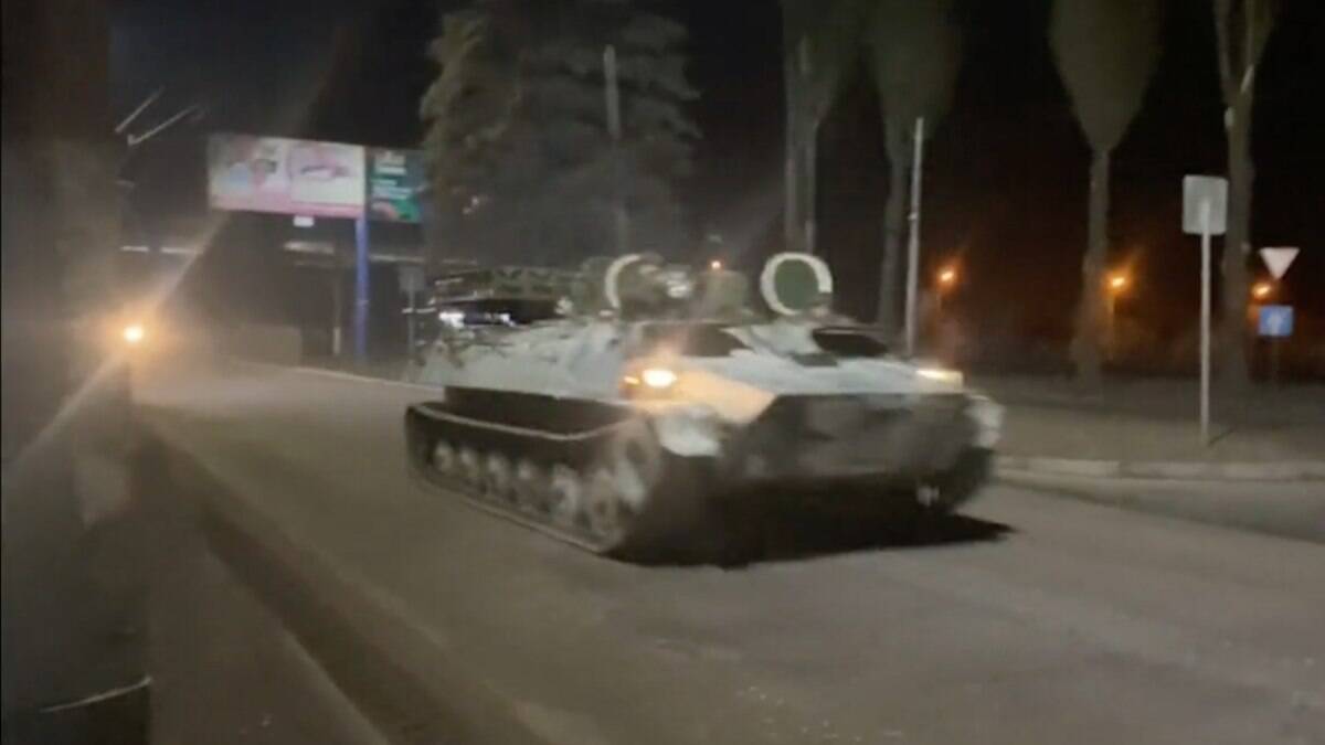 Chegada de tropas russas em Donetsk, no Leste da Ucrânia