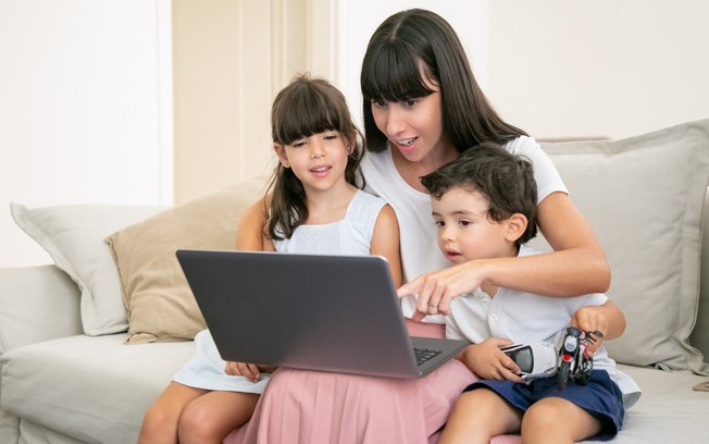 Assistentes virtuais ampliam cuidado infantil com tecnologia