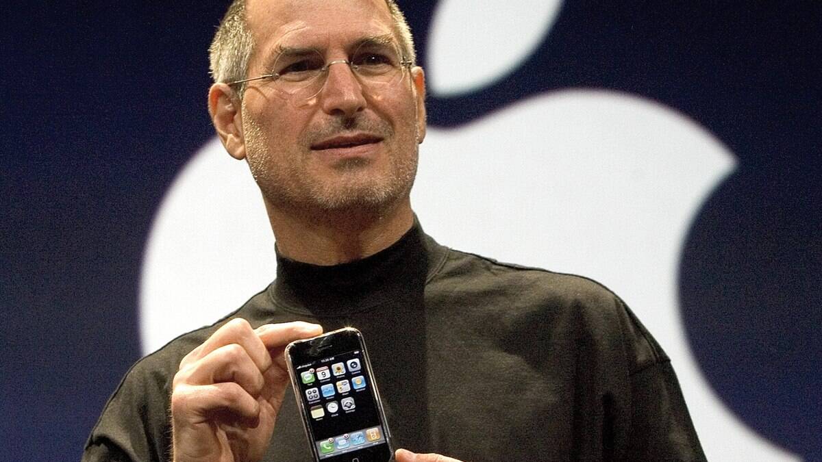 Steve Jobs durante lançamento do primeiro iPhone