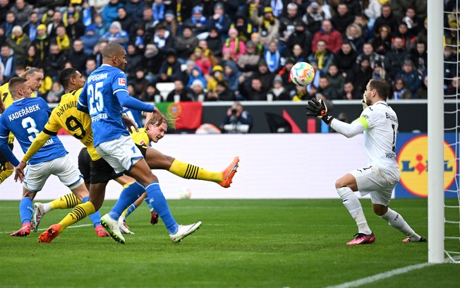 Borussia Dortmund vence e dorme na liderança do Campeonato Alemão