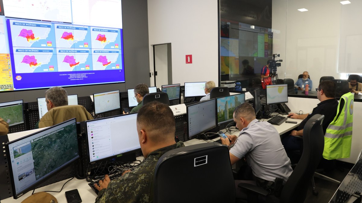 Gabinete de crise está instalado no Centro de Gerenciamento de Emergências (CGE) Gabinete de crise está instalado no Centro de Gerenciamento de Emergências (CGE)