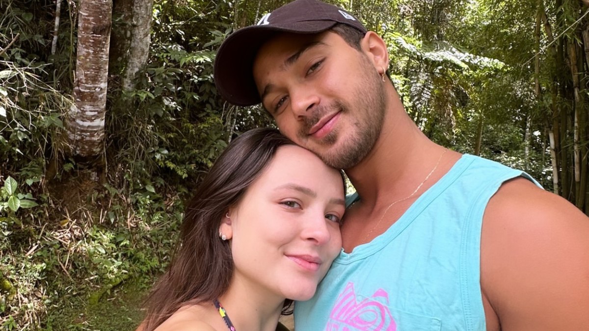 Larissa Manoela exibe mini lua de mel após casamento secreto