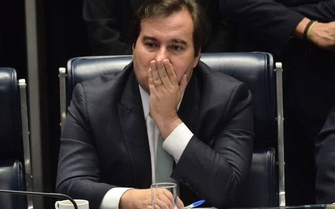 Rodrigo Maia criticou posicionamento do ministro da Economia.