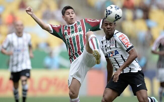 Conca, do Fluminense, e Elias, do Corinthians, em jogo no Maracanã. Foto: Jorge Rodrigues/Agência Eleven/Gazeta Press