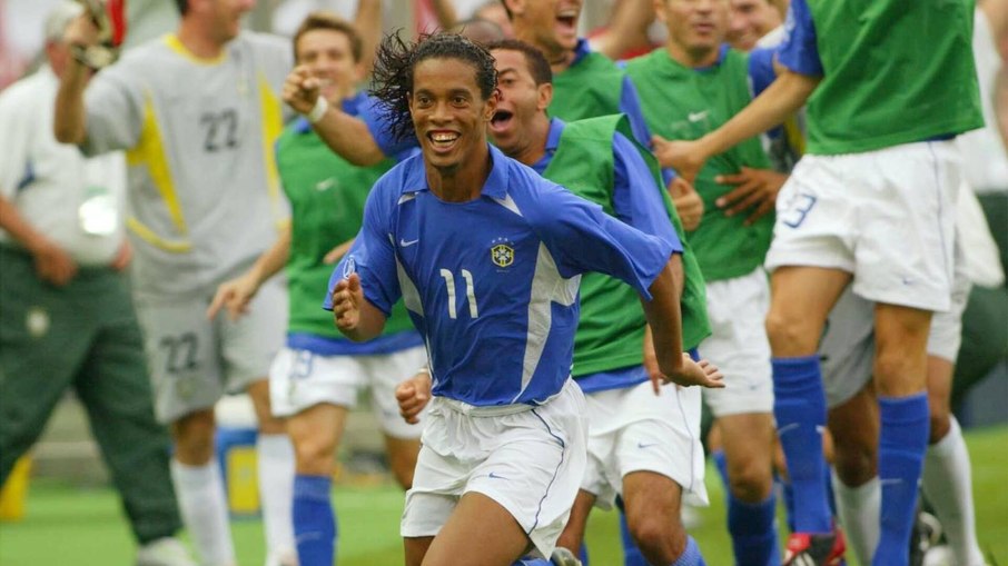 Ronaldinho comemora gol contra a Inglaterra na Copa de 2002