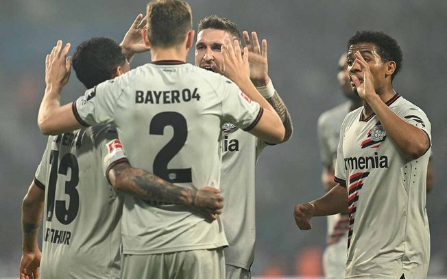 Bayer Leverkusen vence por 5 a 0 e alcança 50 jogos de invencibilidade