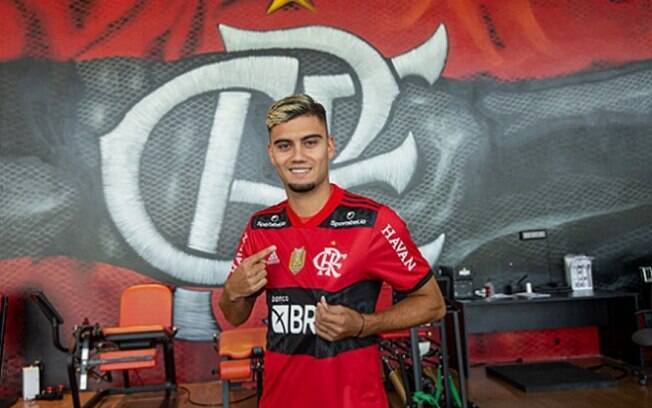 Andreas Pereira, do Flamengo, é alvo de uma enxurrada de memes nas redes sociais