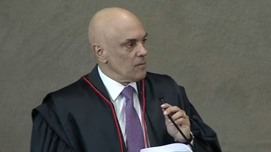 Alexandre de Moraes discursando em cerimônia de diplomação