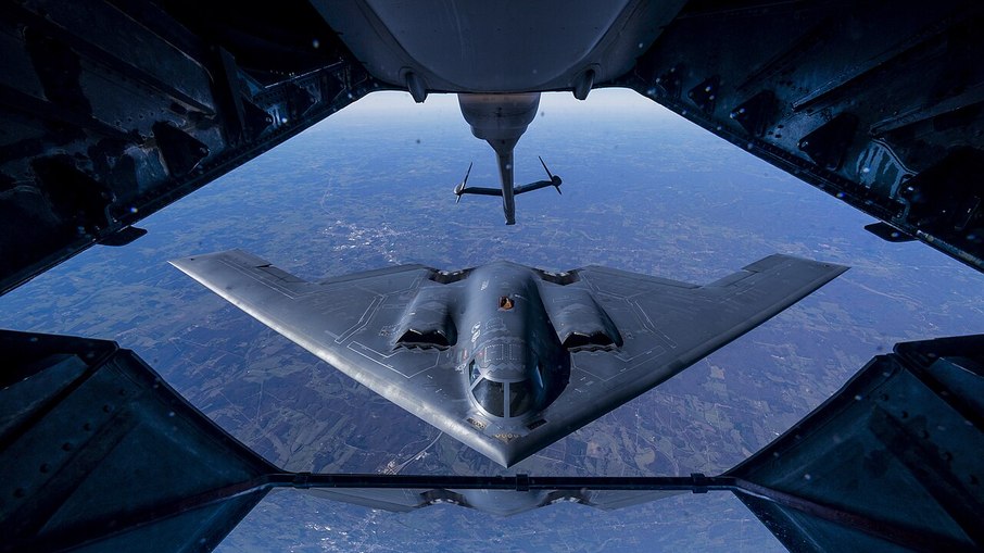 Bombardeiro B-2