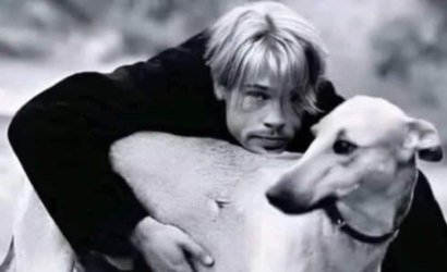 Brad Pitt adotou cães de rua na Argentina; entenda