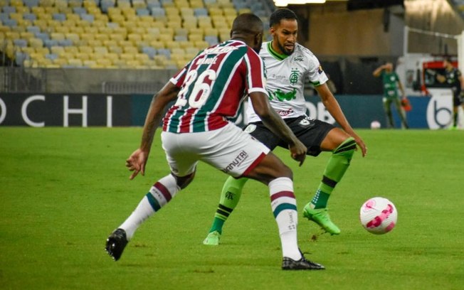 Fluminense joga mal, perde para o América-MG e é vaiado no Maracanã
