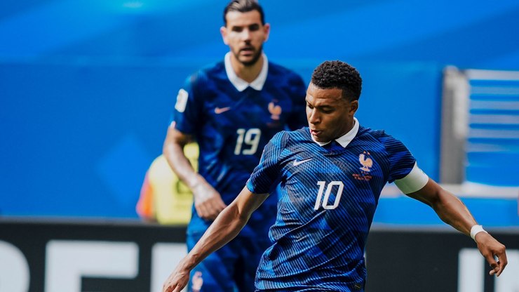 Mbappé passa Messi, mas França cai para Inglaterra em jogo maluco