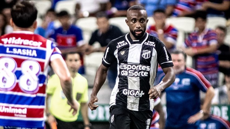 Invicto no Clássico-Rei, Dieguinho brilha em vitória do Ceará