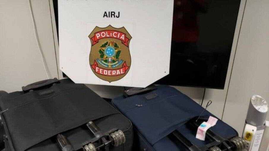 Cocaína foi encontrada escondida em puxador de mala do aeroporto internacional do Rio de Janeiro