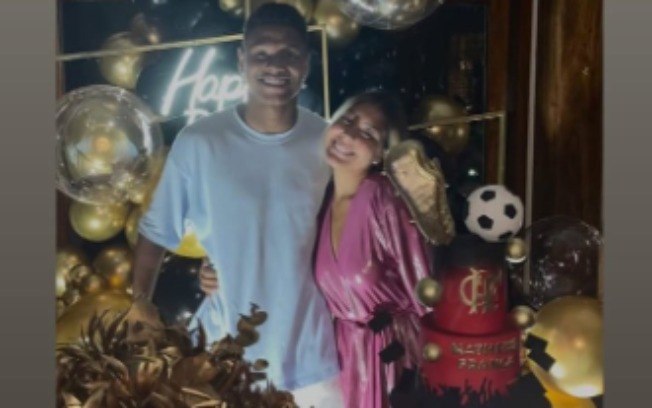 Matheus França reposta foto com bolo do Flamengo