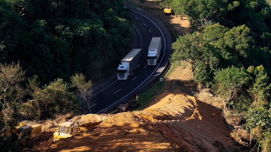 Obras estão sendo feitas na região Obras estão sendo feitas na região