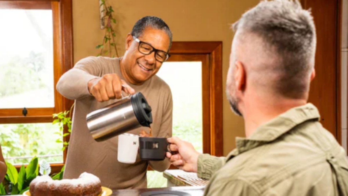 Copos e garrafas térmicas da Stanley também pode ser úteis para o consumo de bebidas quentes Copos e garrafas térmicas da Stanley também pode ser úteis para o consumo de bebidas quentes