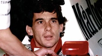Senna%20%C3%A9%20reconhecido%20oficialmente%20como%20Her%C3%B3i%20da%20P%C3%A1tria%20