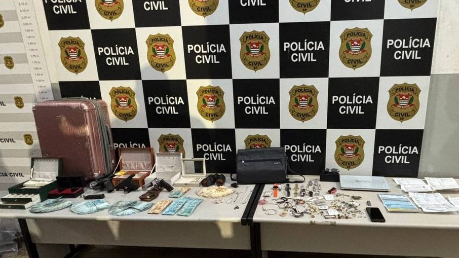 Polícia apreendeu objetos Polícia apreendeu objetos