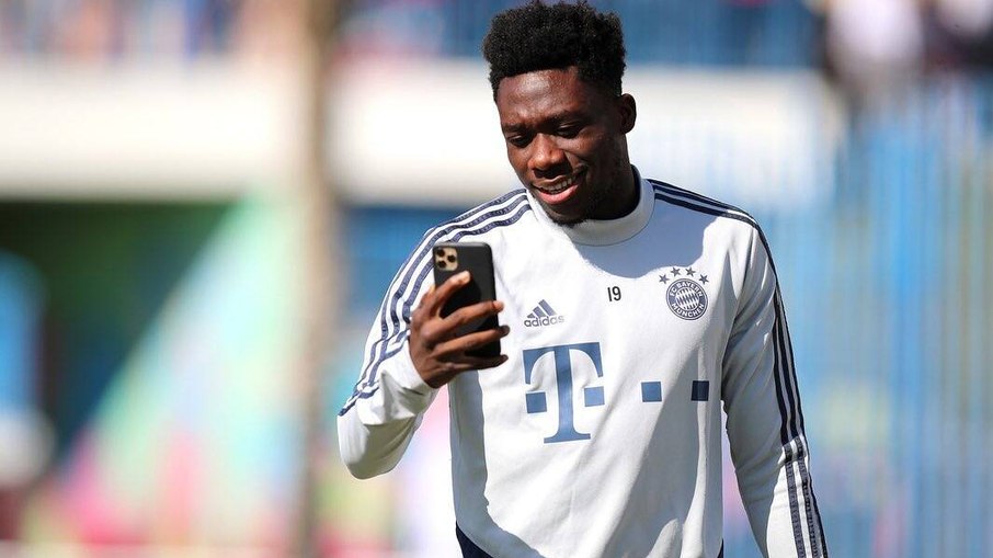 Bayern define preço de Alphonso Davies, na mira do Real Madrid