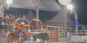 Peão é pisoteado por touro em rodeio no interior de SP