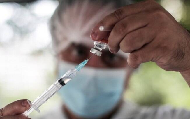 Brasil consegue vacinar 60 milhões por mês contra covid-19