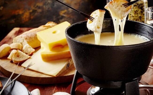 Se for para Monte Verde, em Minas Gerais, não deixe de provar o fondue, um prato que combina e muito com o frio