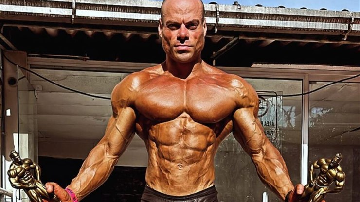 Fisiculturista é encontrado morto em escada de prédio em SC