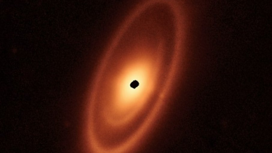 James Webb captura imagens de anéis de poeira em torno da estrela Fomalhaut