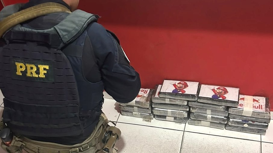 Casal é preso com 20 quilos de cocaína na Via Dutra Casal é preso com 20 quilos de cocaína na Via Dutra