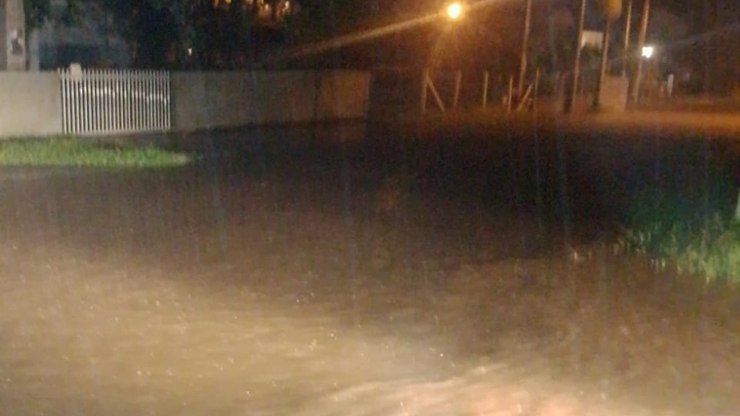Chuvas em Santa Catarina causam alagamentos e deixam desalojados