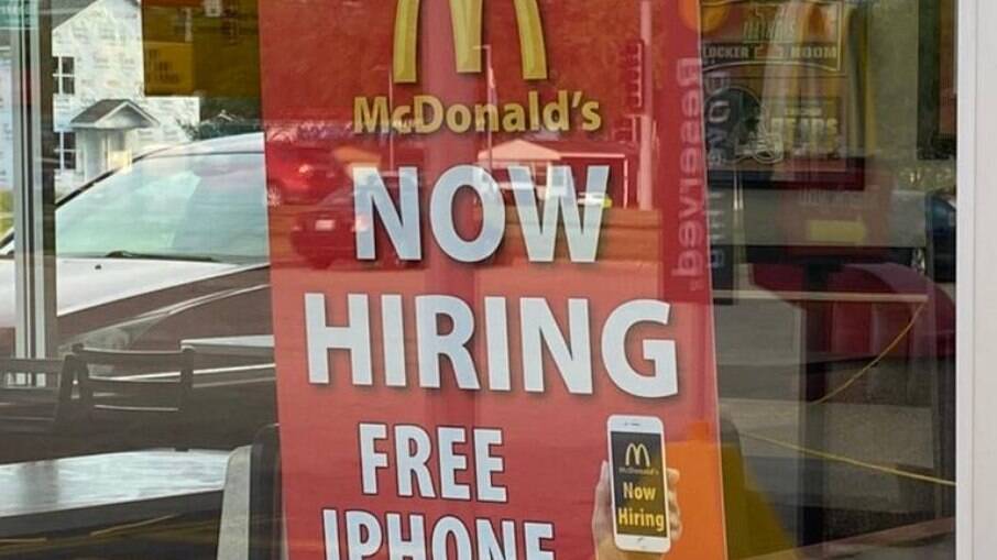Loja da rede McDonald's oferece iPhone para quem for contratado 
