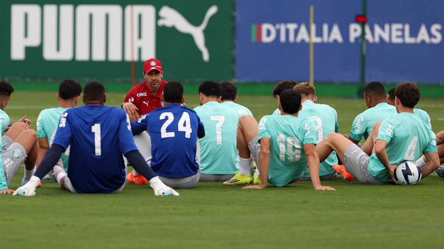 Abel em bate-papo com o elenco antes da final do Paulistão