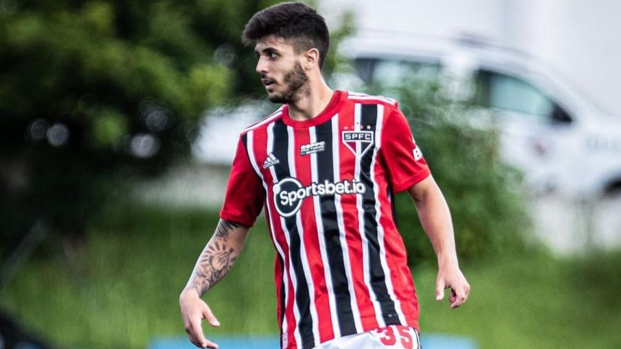 Beraldo é titular na defesa do São Paulo