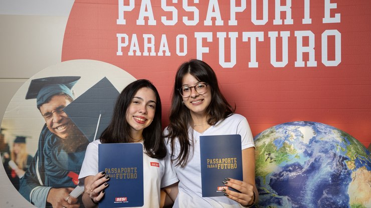 Alunas de Valinhos ganham bolsas para estudar no exterior