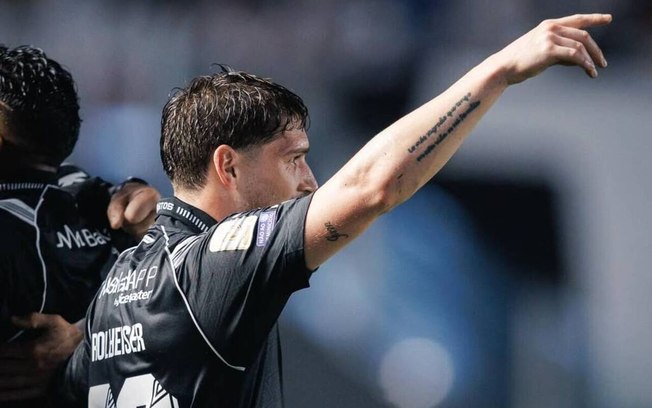 Cuca satisfeito com o futebol apresentado contra o Cruzeiro: 