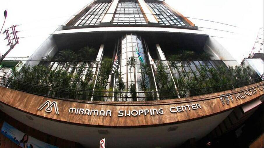 A partir de hoje (2), a cada R$ 200,00 em compras, clientes concorrerão a cinco cartões presentes A partir de hoje (2), a cada R$ 200,00 em compras, clientes concorrerão a cinco cartões presentes