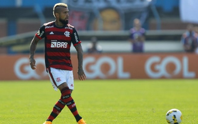 Vidal destaca dificuldade e vibra com estreia pelo Flamengo: 'É maravilhoso estar com essa camisa'