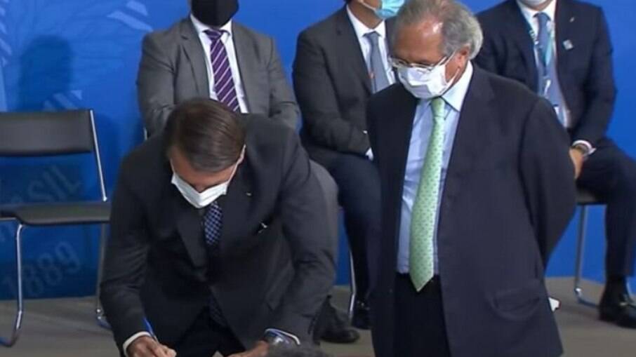 Bolsonaro e Guedes assinaram novas MPs esse ano