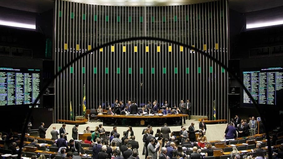 Congresso flexibiliza regras e beneficia Bolsonaro e parlamentares