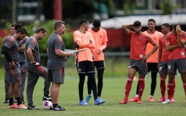 Sub-20 do Flamengo finaliza preparação no Ninho e embarca para Copa SP de Futebol Júnior