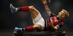 Arrascaeta vira chacota de rivais por polêmicas em pênalti