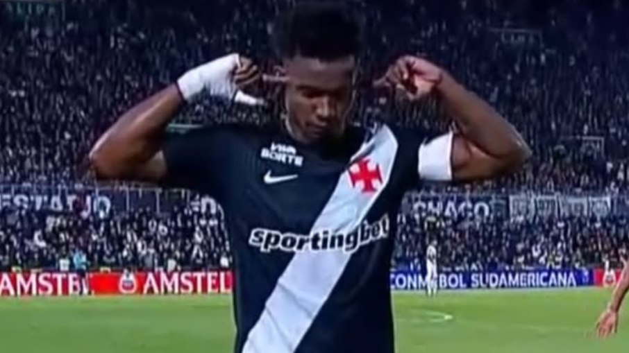 Thiago Mendes comemora gol contra o Olimpia Thiago Mendes comemora gol contra o Olimpia