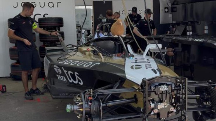 Jaguar%20TCS%20Racing%20abre%20os%20boxes%20ao%20iG%20antes%20da%20estreia%20em%20SP