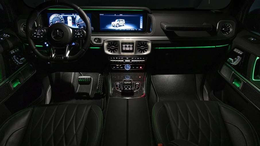 O “Widescreen Cockpit” está disponibilizado de série para o G63; ele se baseia em duas telas 100% digitais de 12,3