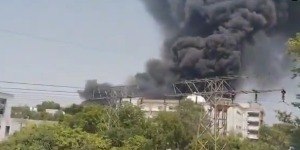 VÍDEO: avião cai na Índia com mais de 200 pessoas a bordo