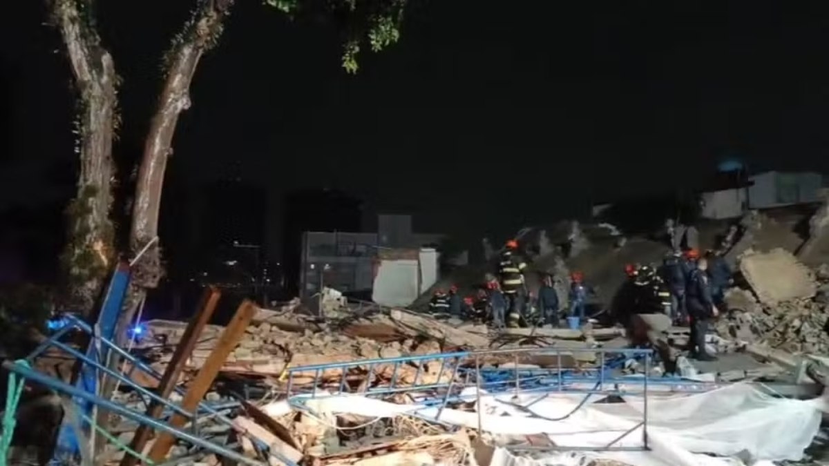 Prédio desaba sobre casa e deixa vítimas em SP Prédio desaba sobre casa e deixa vítimas em SP