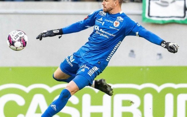 Goleiro Ricardo Friedrich garante vitória do Kalmar FF na Suécia