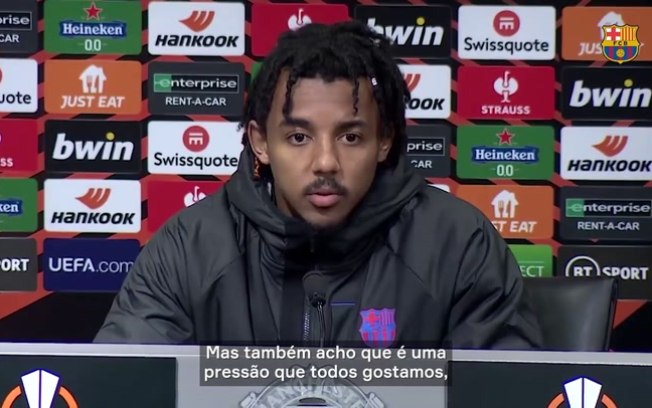 Koundé faz previsão confiante para duelo contra United: 'Verão o melhor Barça'